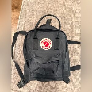 Kånken Mini Black Everyday Outdoor Backpack